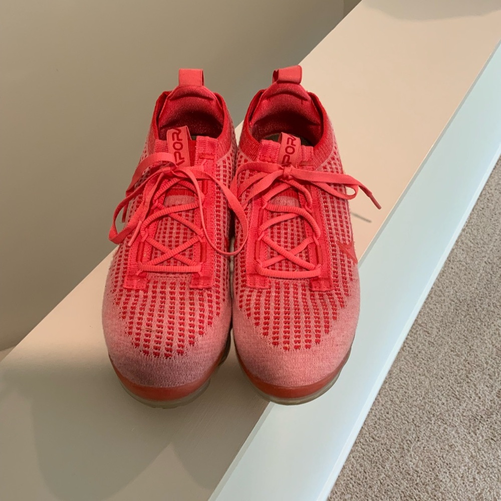 Nike Air Vapormax 2021 Flyknit red women’s size 7.5 - Picture 5 of 14